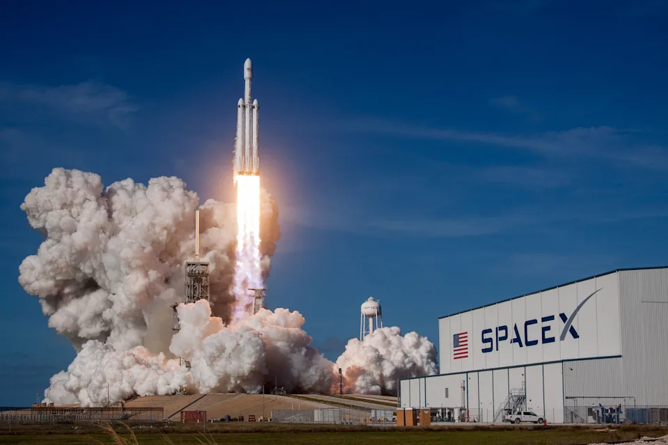 SpaceX részvényei 9%-ot emelkedtek, piaci értékük 2,7 billió USD